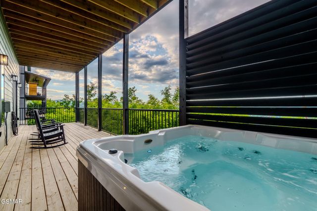 704 Topside Road, Gatlinburg, TN 37738