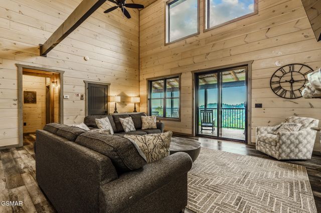 704 Topside Road, Gatlinburg, TN 37738