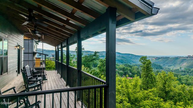 704 Topside Road, Gatlinburg, TN 37738