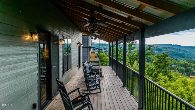 704 Topside Road, Gatlinburg, TN 37738