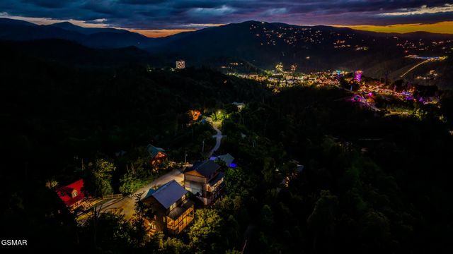 704 Topside Road, Gatlinburg, TN 37738
