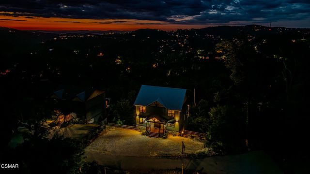 704 Topside Road, Gatlinburg, TN 37738