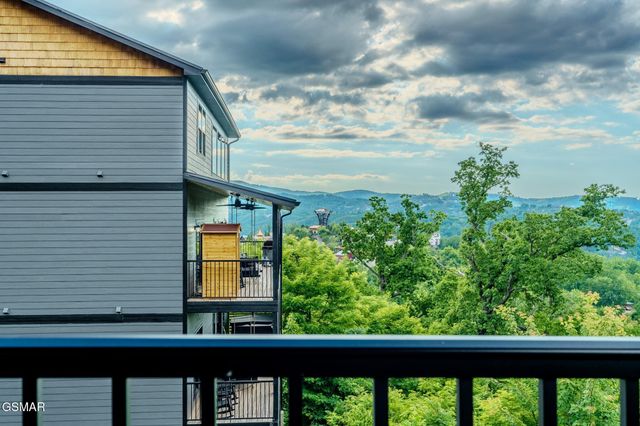 704 Topside Road, Gatlinburg, TN 37738