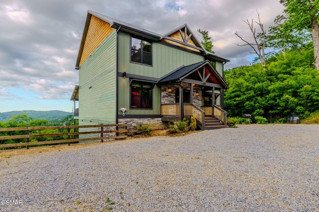 704 Topside Road, Gatlinburg, TN 37738