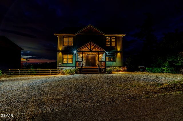 704 Topside Road, Gatlinburg, TN 37738