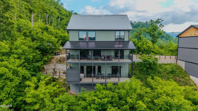 704 Topside Road, Gatlinburg, TN 37738