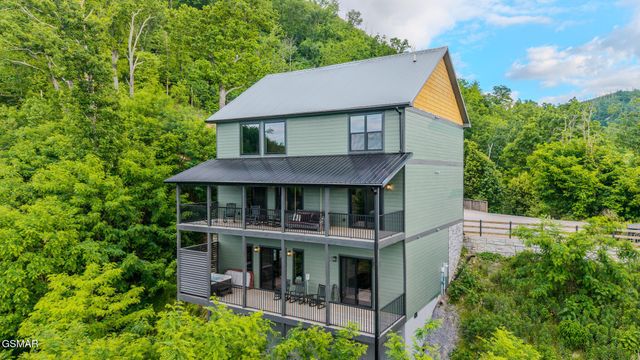 704 Topside Road, Gatlinburg, TN 37738