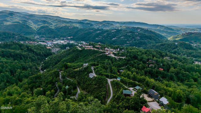 704 Topside Road, Gatlinburg, TN 37738
