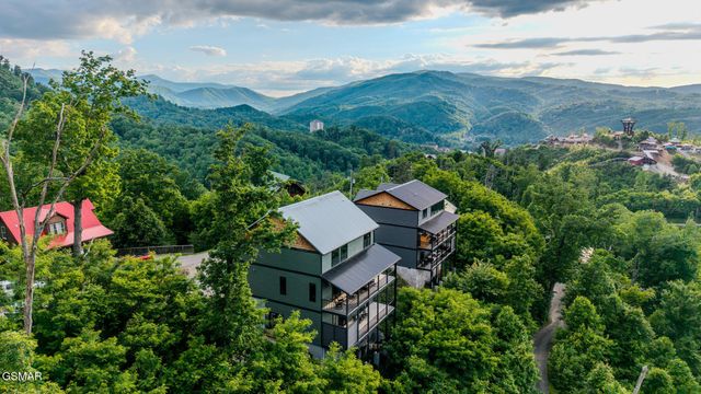 704 Topside Road, Gatlinburg, TN 37738