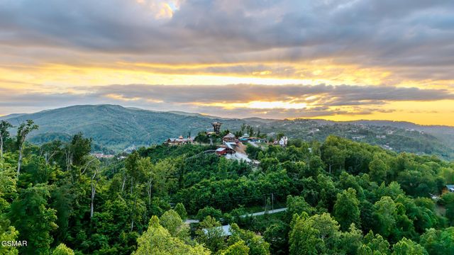 704 Topside Road, Gatlinburg, TN 37738