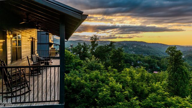 704 Topside Road, Gatlinburg, TN 37738