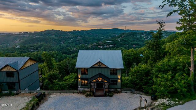 704 Topside Road, Gatlinburg, TN 37738