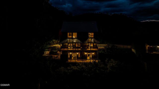 704 Topside Road, Gatlinburg, TN 37738