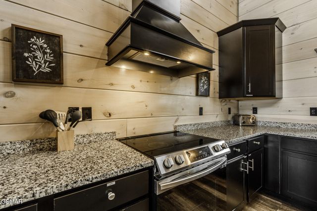 704 Topside Road, Gatlinburg, TN 37738
