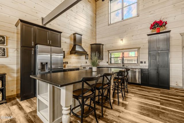 704 Topside Road, Gatlinburg, TN 37738