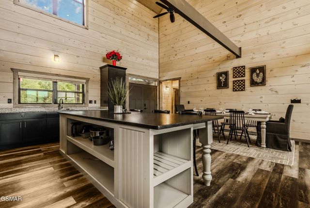 704 Topside Road, Gatlinburg, TN 37738