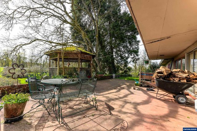32763 Berlin Rd, Lebanon, OR 97355
