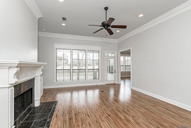 15454 Summer Trace Dr, Prairieville, LA 70769