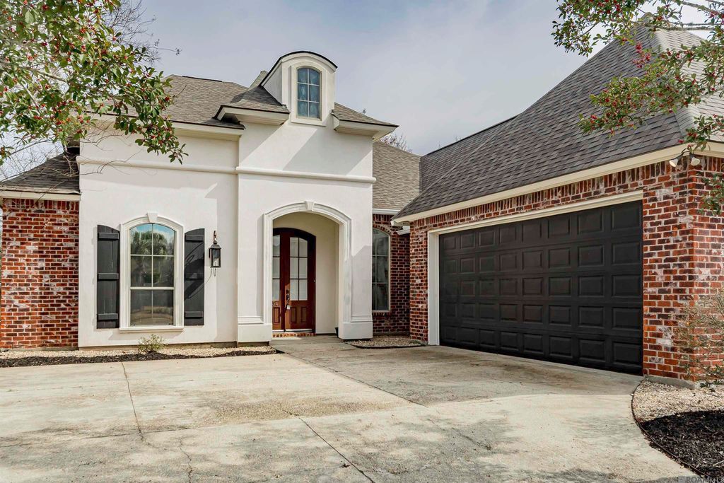 15454 Summer Trace Dr, Prairieville, LA 70769