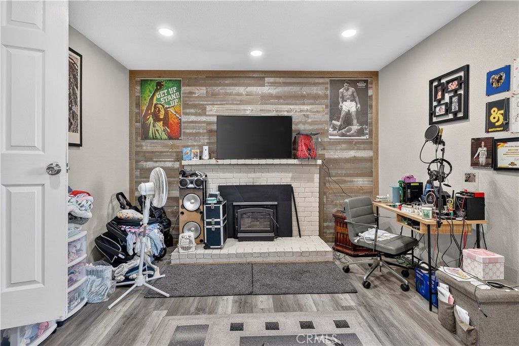 Image 16 of property listing at 1565 E Santa Fe, Merced, CA 95340
