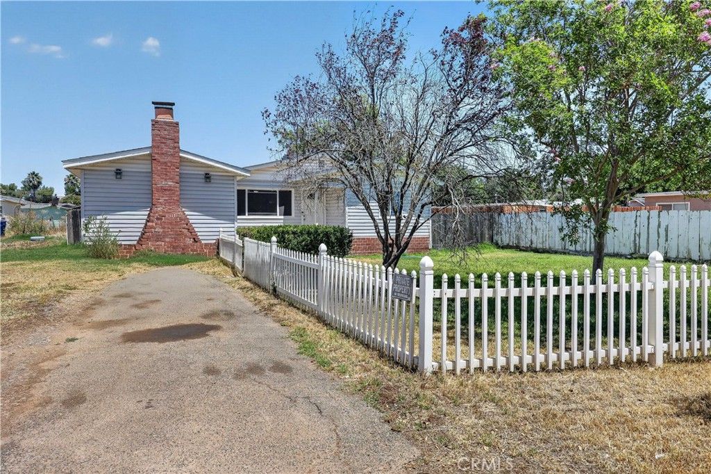 Image 2 of property listing at 1565 E Santa Fe, Merced, CA 95340
