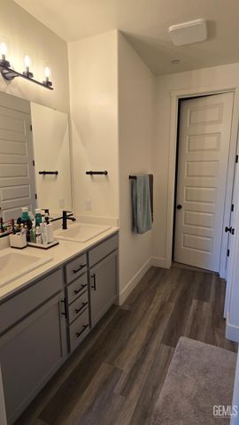 9007 Miranda Garden Street, Bakersfield, CA 93311