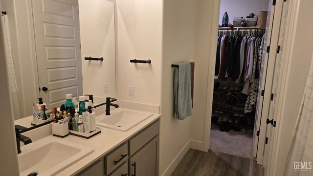 9007 Miranda Garden Street, Bakersfield, CA 93311