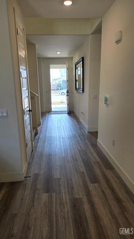 9007 Miranda Garden Street, Bakersfield, CA 93311
