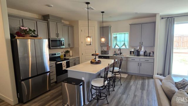 9007 Miranda Garden Street, Bakersfield, CA 93311