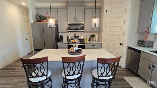 9007 Miranda Garden Street, Bakersfield, CA 93311