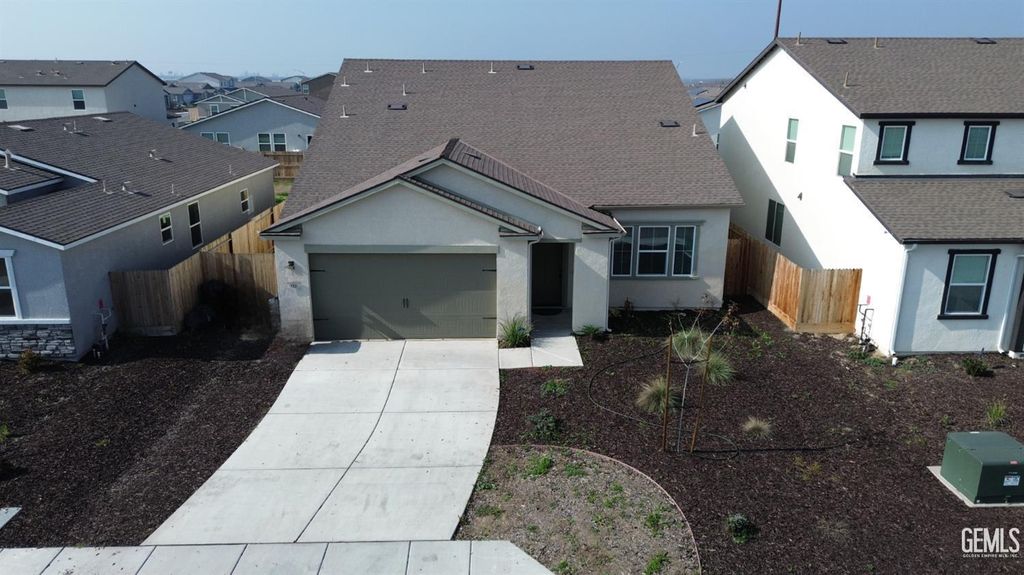 9007 Miranda Garden Street, Bakersfield, CA 93311