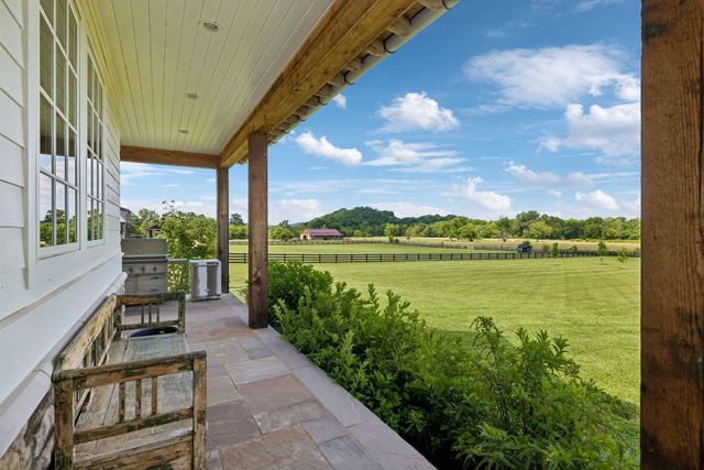 3580 Gray Ln, Thompsons Station, TN 37179