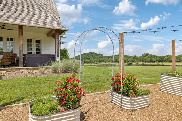3580 Gray Ln, Thompsons Station, TN 37179