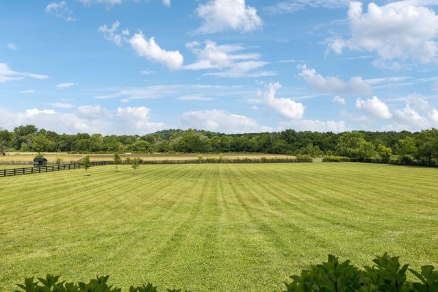 3580 Gray Ln, Thompsons Station, TN 37179