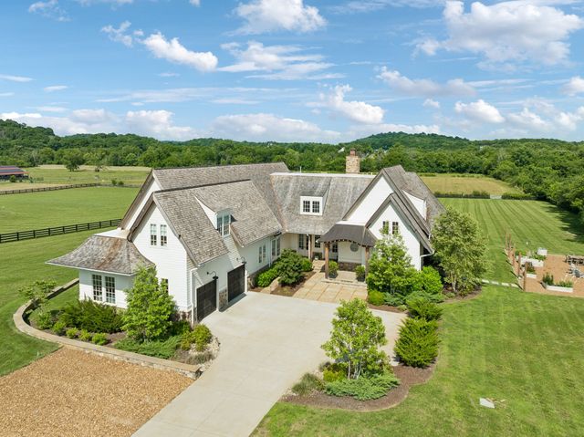 3580 Gray Ln, Thompsons Station, TN 37179