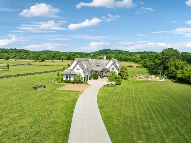 3580 Gray Ln, Thompsons Station, TN 37179