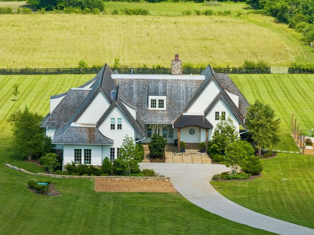 3580 Gray Ln, Thompsons Station, TN 37179