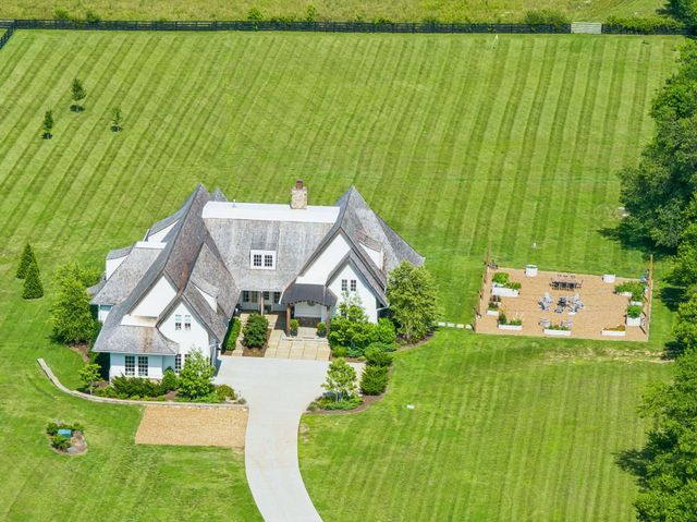 3580 Gray Ln, Thompsons Station, TN 37179