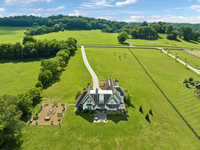 3580 Gray Ln, Thompsons Station, TN 37179