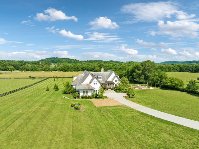 3580 Gray Ln, Thompsons Station, TN 37179