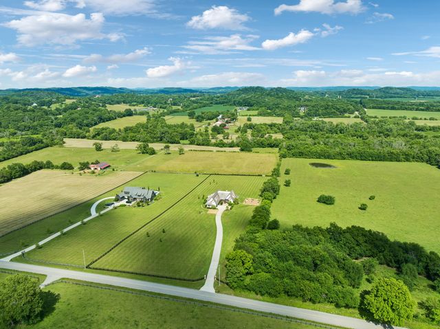 3580 Gray Ln, Thompsons Station, TN 37179