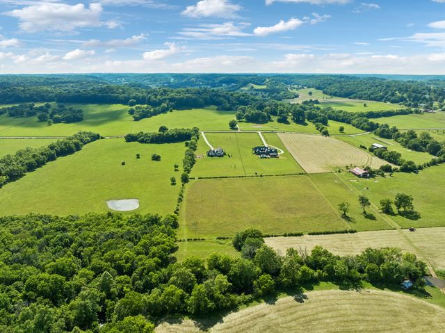 3580 Gray Ln, Thompsons Station, TN 37179