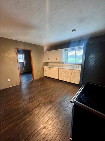 333 S 12th Street, Chariton, IA 50049