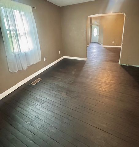 333 S 12th Street, Chariton, IA 50049