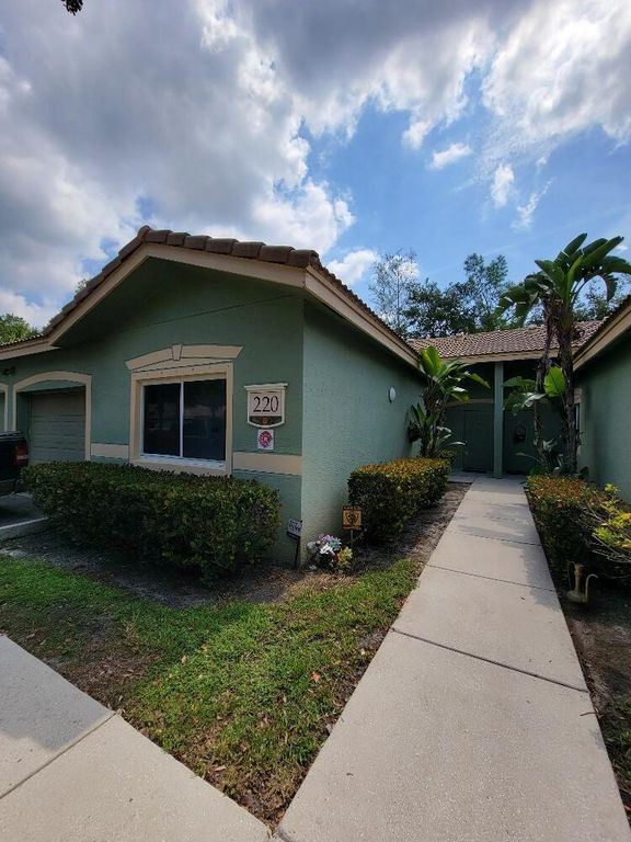 220 Crestwood Circle 102, Royal Palm Beach, FL 33411