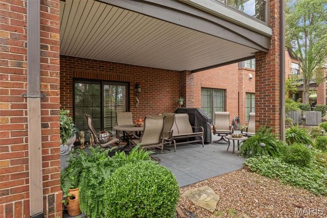6 Upper Conway Lane, Chesterfield, MO 63017