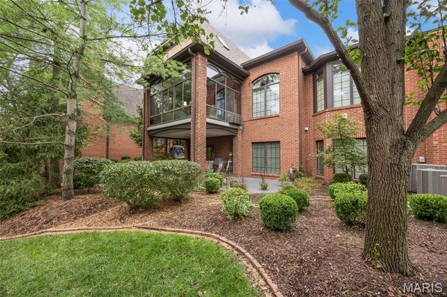 6 Upper Conway Lane, Chesterfield, MO 63017