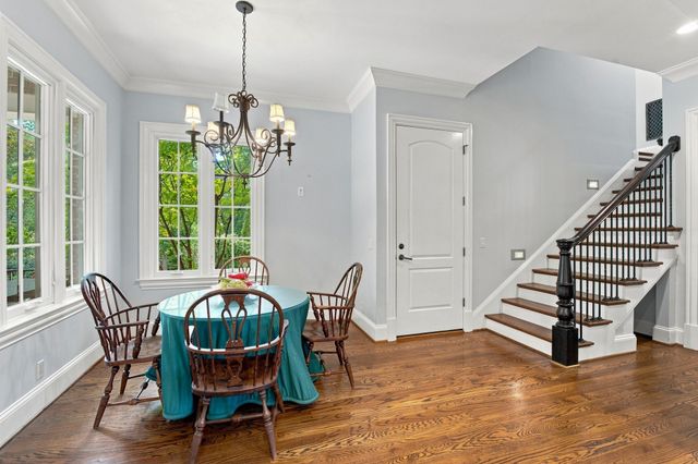 11 Middleton Park Ln, Nashville, TN 37215