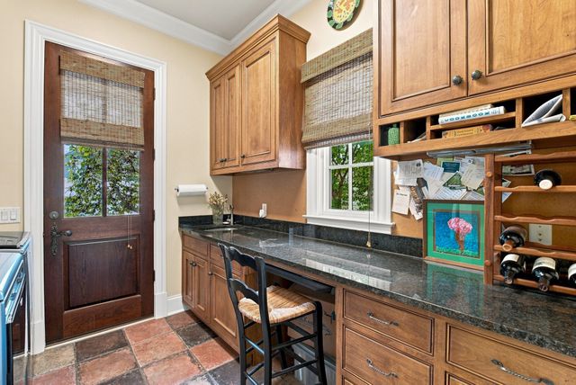 11 Middleton Park Ln, Nashville, TN 37215