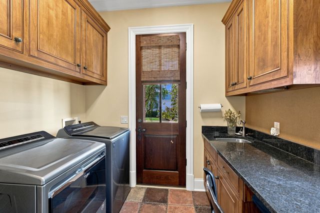 11 Middleton Park Ln, Nashville, TN 37215
